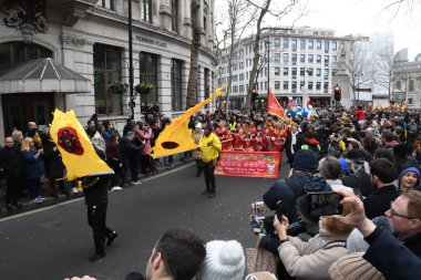 Londra, Birleşik Krallık, 25 Ocak 2020: Çin Yeni Yılı geleneksel Çin takviminde yeni yılın başlangıcını kutlayan Çin festivali..