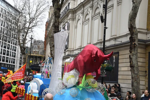 Londra, Birleşik Krallık, 25 Ocak 2020: Çin Yeni Yılı geleneksel Çin takviminde yeni yılın başlangıcını kutlayan Çin festivali..