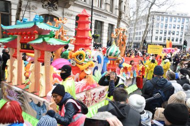 Londra, Birleşik Krallık, 25 Ocak 2020: Çin Yeni Yılı geleneksel Çin takviminde yeni yılın başlangıcını kutlayan Çin festivali..