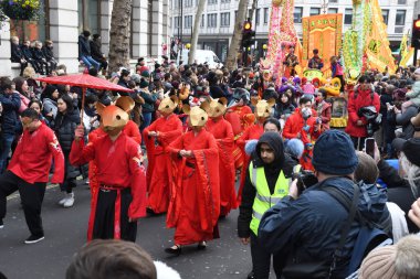 Londra, Birleşik Krallık, 25 Ocak 2020: Çin Yeni Yılı geleneksel Çin takviminde yeni yılın başlangıcını kutlayan Çin festivali..