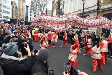 Londra, Birleşik Krallık, 25 Ocak 2020: Çin Yeni Yılı geleneksel Çin takviminde yeni yılın başlangıcını kutlayan Çin festivali..