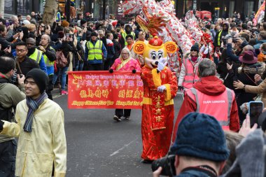 Londra, Birleşik Krallık, 25 Ocak 2020: Çin Yeni Yılı geleneksel Çin takviminde yeni yılın başlangıcını kutlayan Çin festivali..