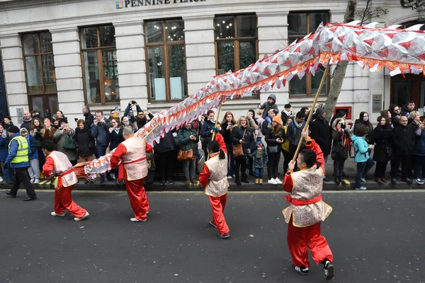 Londra, Birleşik Krallık, 25 Ocak 2020: Çin Yeni Yılı geleneksel Çin takviminde yeni yılın başlangıcını kutlayan Çin festivali..