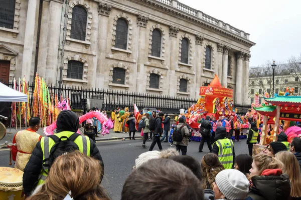 Londra, Birleşik Krallık, 25 Ocak 2020: Çin Yeni Yılı geleneksel Çin takviminde yeni yılın başlangıcını kutlayan Çin festivali..