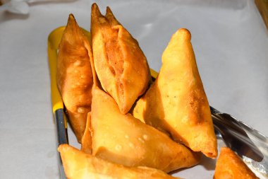 Doğu yemekleri, Londra 'daki marketten Hint yemekleri. Taze Yemek Büfesi Yemek Yemeği Paylaşım Partisi Konsepti