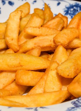 Taze kızarmış patates, iştah açıcı yemek geçmişi. Patates kızartması, ya da patates kızartması, patates kızartması, ya da patates kızartması, batonedir..