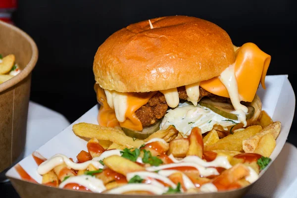 Hamburguesa Fresca Derretida Lista Para Comer Durante Festival Comida Rápida — Foto de Stock