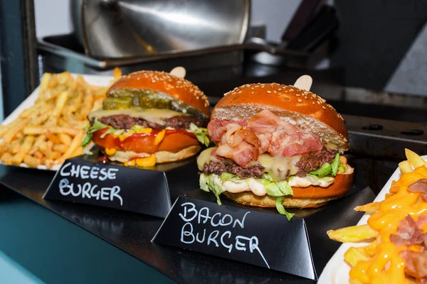 Burger Frais Fondre Prêt Manger Pendant Festival Restauration Rapide Restauration — Photo