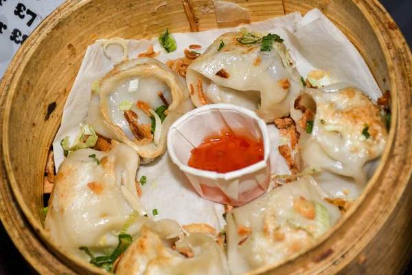 Talíř Tradičních Nepálských Potravin Momos Vařené Momos Omáčkou Horní Pohled — Stock fotografie