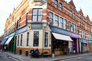 Londra, İngiltere, 25 Ocak 2020: Borough Market, İngiltere 'nin Southwark kentinde bir toptan satış ve perakende satış pazarı salonu. Londra 'daki en büyük ve en eski gıda pazarlarından biridir.