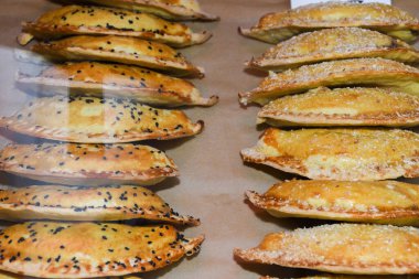 Empanada, Akdeniz, Latin Amerika ve Filipin kültürlerinde yaygın olarak rastlanan hamur işi ve dolgu ürünlerinden oluşan bir çeşit kızarmış turta türüdür..