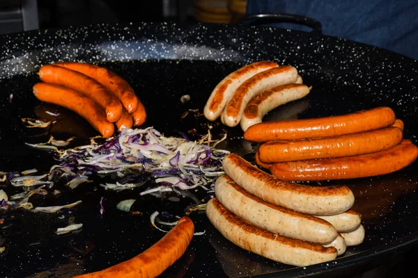 Bbq Niemieckie Kiełbaski Grillowane Przez Sprzedawcę Borough Market Southwark Londyn — Zdjęcie stockowe