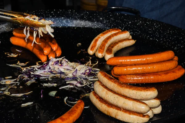 Bbq Niemieckie Kiełbaski Grillowane Przez Sprzedawcę Borough Market Southwark Londyn — Zdjęcie stockowe