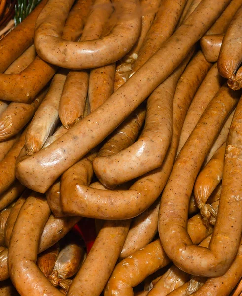 Różne Produkty Mięsne Kiełbaski Chorizo Przyprawy Ciemnym Stole Widok Góry — Zdjęcie stockowe