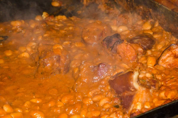 Bab Pörkölt Chili Sin Carne Nagy Fazék Tűzön Főzés Ételfesztiválon — Stock Fotó