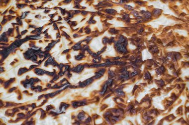 Geleneksel Türk peynirinin adı Suborek, Chebureki veya Suberek. Et ya da peynir dolgusu, yemek festivali sırasında servis edilen yuvarlak turta fırını. Türkiye Ulusal Günü