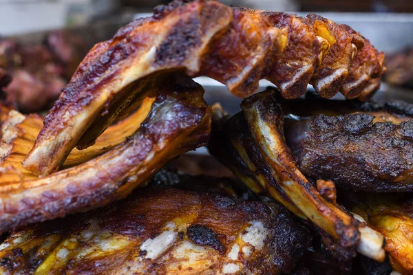 Costillas Repuesto Cerdo Marinado Pila Pila Carne Fresca Parrilla Durante — Foto de Stock