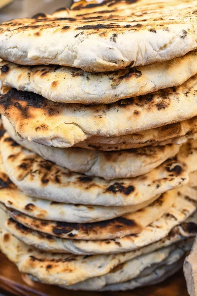 Tumpukan Roti Pita Buatan Sendiri Tumpukan Roti Datar Untuk Dijual — Stok Foto