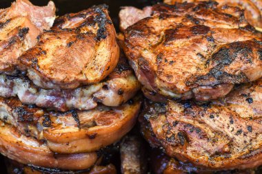 Barbekü etkinliğinde tezgahın üstünde sebzeli ızgara et. Brunch Choice Kalabalığı Yemek Seçenekleri Yeme Konsepti