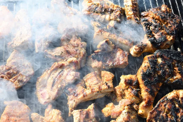 Fleisch Auf Dem Grill Chef Kochen Grillmischung Aus Frischem Gegrilltem — Stockfoto