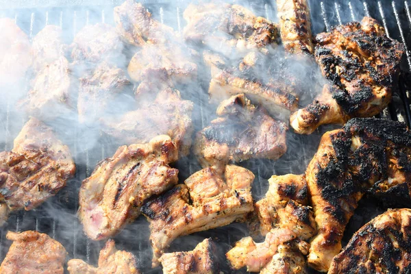 Fleisch Auf Dem Grill Chef Kochen Grillmischung Aus Frischem Gegrilltem — Stockfoto