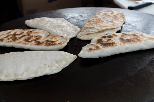 Hidangan Tradisional Turki Yang Disebut Gozleme Terbuat Dari Roti Datar — Stok Foto