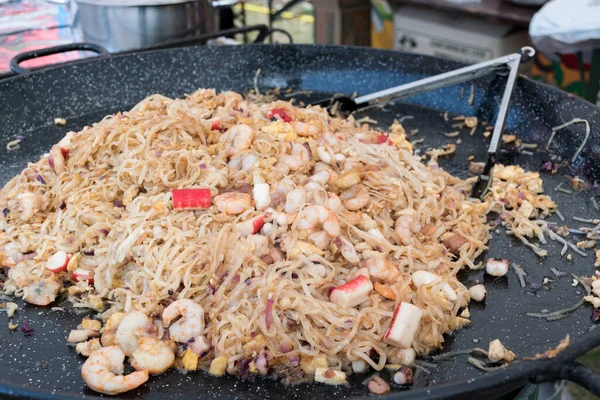 Streetfood Während Des Meeresfrüchte Festivals Reisnudeln Mit Meeresfrüchten Japanische Surimi — Stockfoto