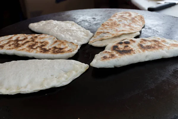 Plato Tradicional Turco Llamado Gozleme Hecho Pan Plano Relleno Carne — Foto de Stock