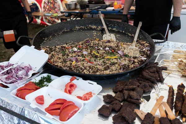 Paella Mariscos Cocinada Gran Wok Sartén Festival Comida Callejera Fiesta — Foto de Stock