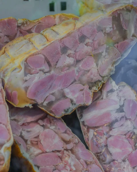 Schweinekotelett Mit Gekochten Tierischen Organen Zunge Herz Nieren Fleisch Und — Stockfoto