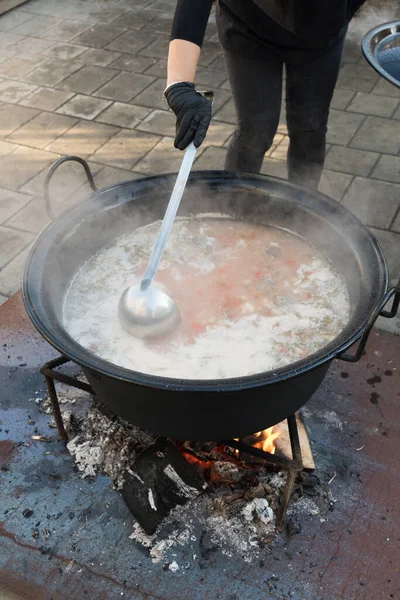 Gătit Oală Peste Foc Tabără Tocană Pregătirea Grătar Deschis Abur — Fotografie, imagine de stoc