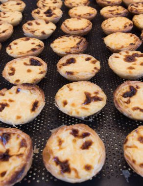 Bir tepsi geleneksel Portekiz Lizbon ev yapımı 