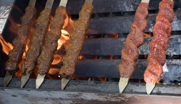 Adana Kebab Ground Lamb Minced Meat Skewer Grill Charcoal Chef — Stock Photo, Image