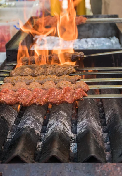 Adana Kebab Carne Picada Cordero Molida Pincho Parrilla Sobre Carbón — Foto de Stock