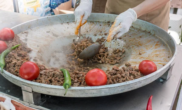 Carnea Tradițională Turcească Shawarma Fiind Preparată Roșii Roșii Ardei Roșu — Fotografie, imagine de stoc