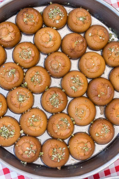 Lokma Turecký Pouliční Dezert Kousance Ochucené Medem Cukerným Sirupem Sušeným — Stock fotografie