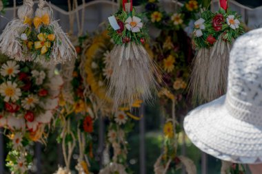 El yapımı buğday yaprakları. Yaz Çiçekleri. Bir buket yabani çiçek, üst manzara, fotokopi alanı. Yaz ya da çevre dostu yaşam tarzı konsepti.