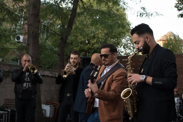 ブカレスト ルーマニア 9月21日 マハラライバンダ音楽バンドの形成はよくジプシー音楽のためにルーマニアで知られています — ストック写真