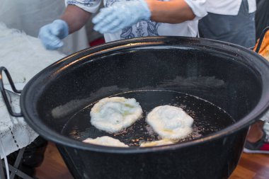 Yemek festivali sırasında adı 