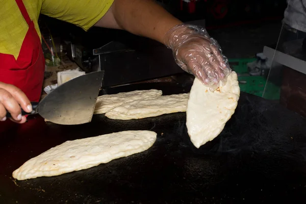 Traditionelle Sirianische Türkische Russische Köstlichkeitszubereitung Namens Suberek Live Kochen Händeschneiden — Stockfoto