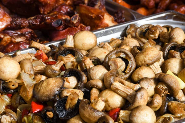 Ciuperci Auteed Usturoi Pătrunjel Servite Timpul Evenimentului Catering Fresh Food — Fotografie, imagine de stoc