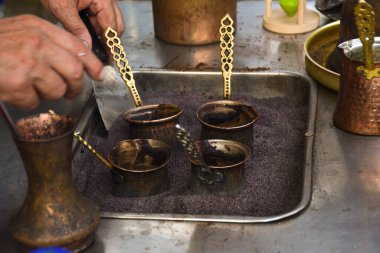 Sokak yemekleri festivali sırasında Türk kahvesi tazminatı, Türkiye sokaklarında servis edilen ve hazırlanan geleneksel özel içecek