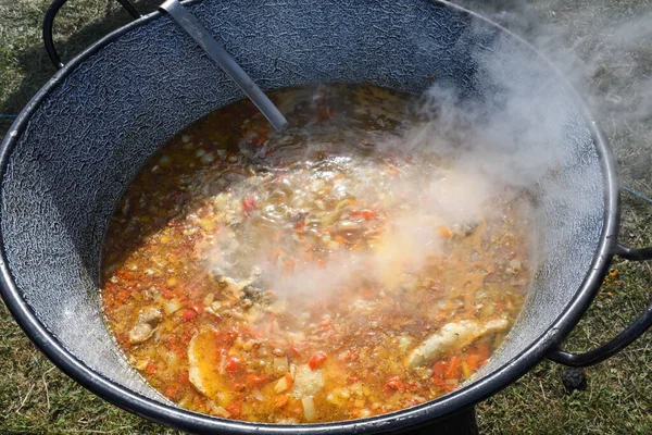 Very Large Cauldron Cooking Food Campfire Big Pots Fire Preparing — Stock Photo, Image