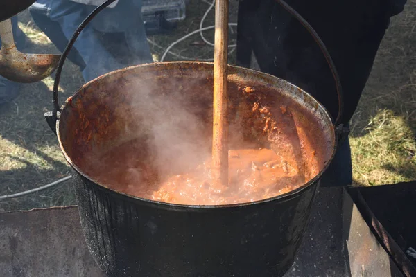 Very Large Cauldron Cooking Food Campfire Big Pots Fire Preparing — Stock Photo, Image