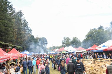 Bran, Romanya, 29 Eylül 2019: Ravasitul Petrol Gıda Festivali, yıllık kutlama çobanı