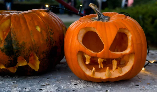 Kültéri Sütőtök Fesztivál Halloween Autentikus Esemény Kézzel Faragott Sütőtök Sorban — Stock Fotó