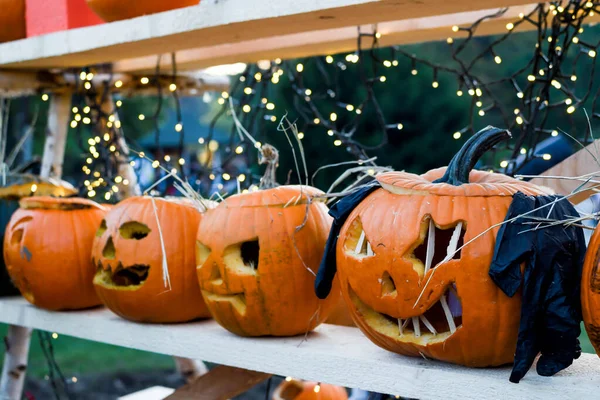 Kültéri Sütőtök Fesztivál Halloween Autentikus Esemény Kézzel Faragott Sütőtök Sorban — Stock Fotó