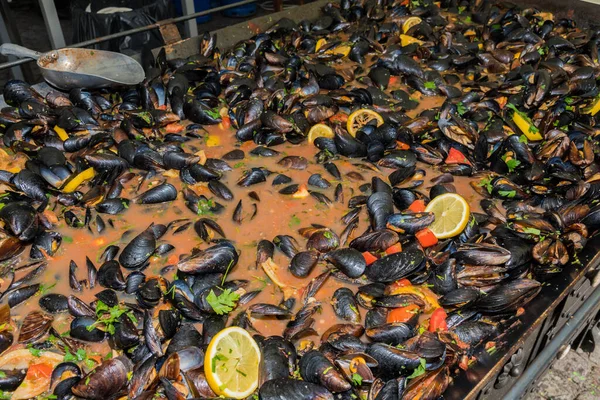 Mejillones Frescos Sartén Barbacoa Mariscos Aire Libre Picnic Comida Saludable — Foto de Stock