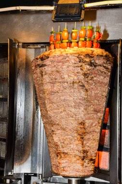 Shawarma, Orta Doğu mutfağında ince dilimlere ayrılmış etten oluşan koni şeklinde istiflenmiş ve yavaşça dikey bir rostoda veya tükürükte kızartılmış bir yemek. Tavuk, sığır eti, kuzu eti