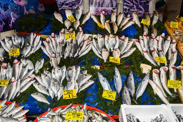 Istanbul Turkije 2019 Verse Zeevruchten Het Aanrecht Van Vismarkt Koop — Stockfoto